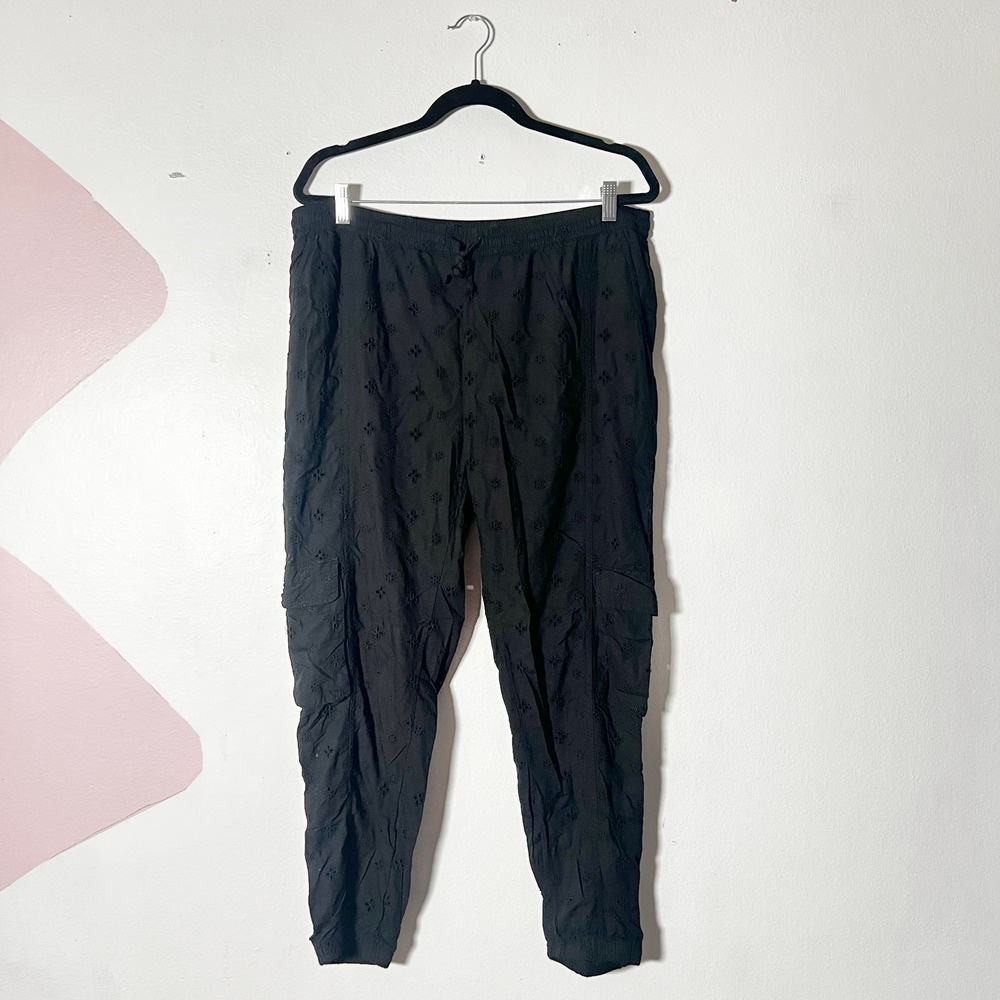 Sundance Pants Women's Large Black Eyelet Embroidered Cargo Jogger Boho